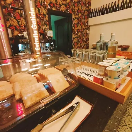 بيت شباب شباب إراسموس بريميوم