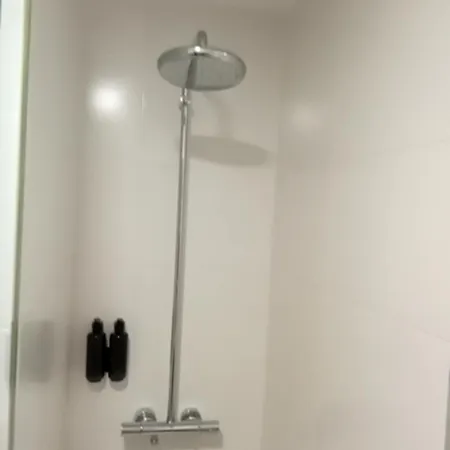 بيت شباب شباب إراسموس بريميوم